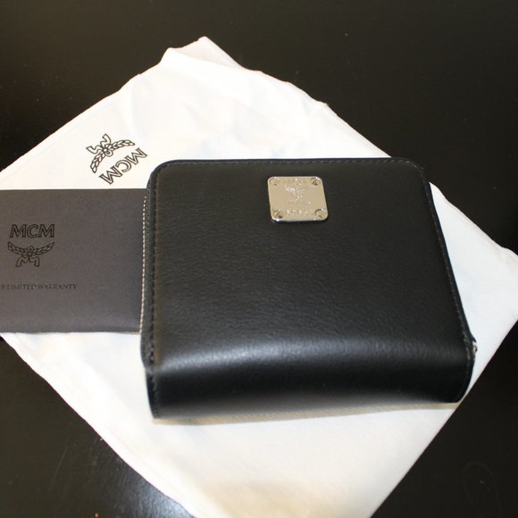 🔥MCM Women's White Black Contrast Logo Small Leather Zip Wallet NWT & Box - Picture 11 of 16